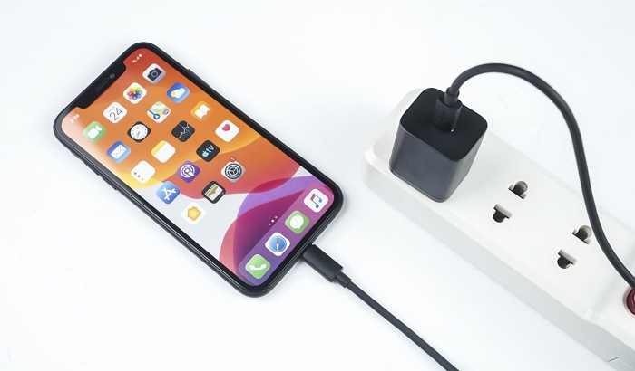 charge iPhone via Wall outlet | iPhone Correct Passcode Not Working